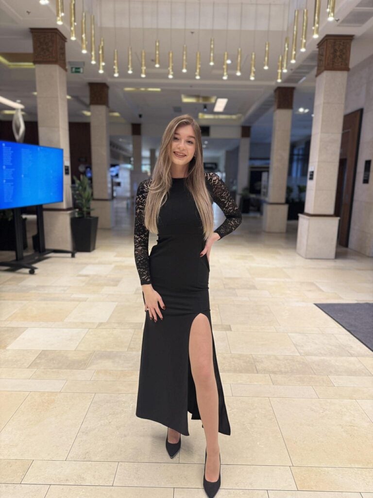 wynajem hostess Agencja Hostess i Modelek Artisio wynajem hostess Hostessa na event Arlamow Agencja Hostess i Modelek Artisio wynajem hostess